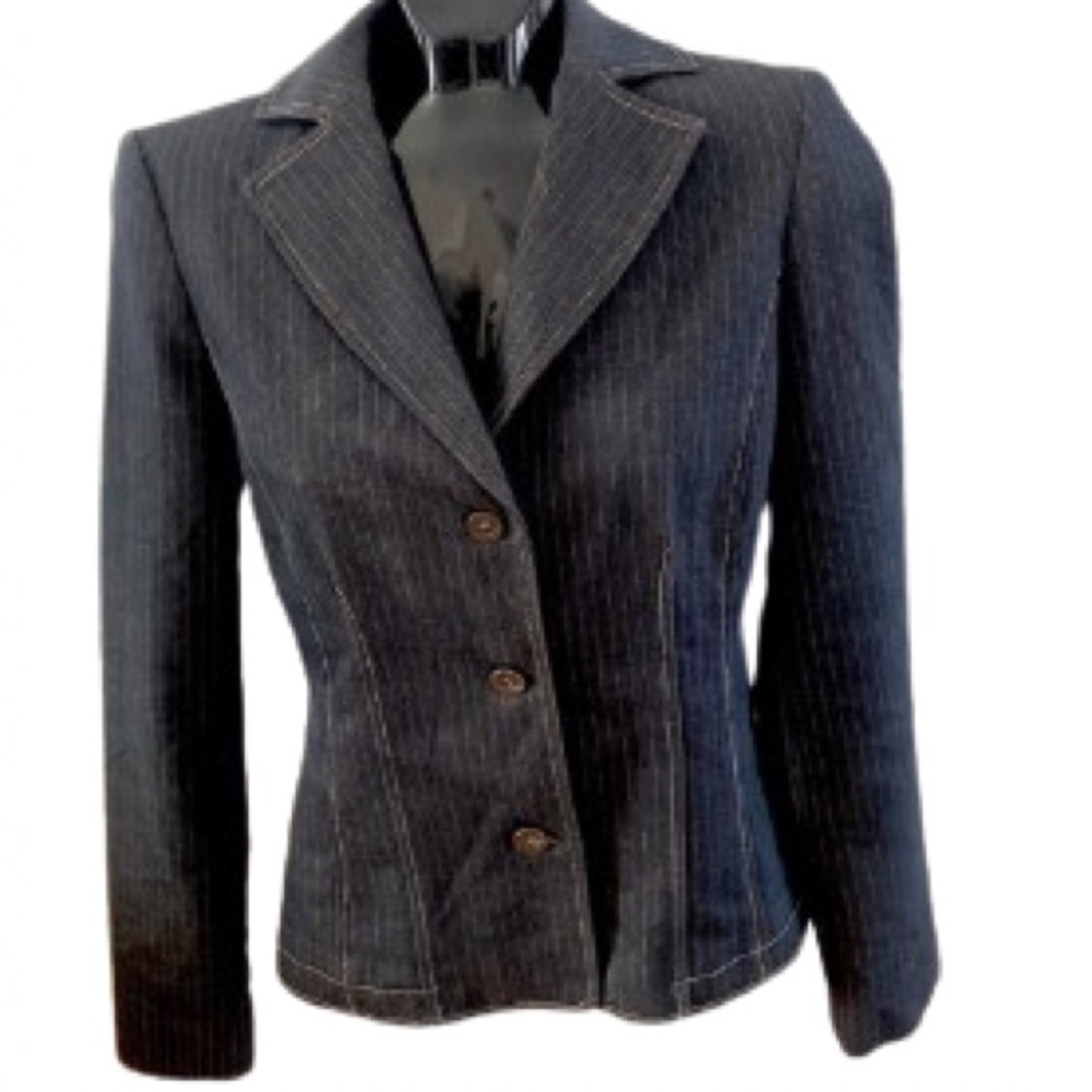 TERRA NOSTRA Double breasted fully lined stretch Jean fabric blazer, Size 6.